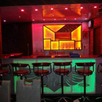 Alcoholic Club & Lounge